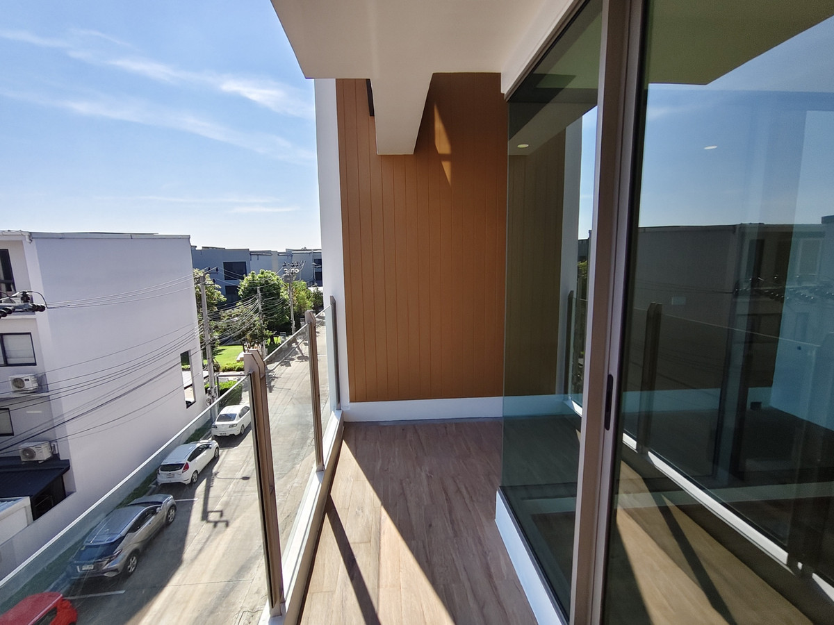 For SaleTownhomePattanakan, Srinakarin : [For Sale] SHO PHATTHANAKARN 32 Townhome, size 4.5 floors.