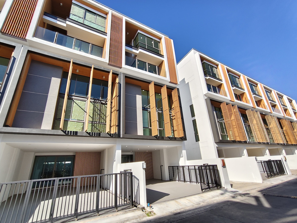 For SaleTownhomePattanakan, Srinakarin : [For Sale] SHO PHATTHANAKARN 32 Townhome, size 4.5 floors.