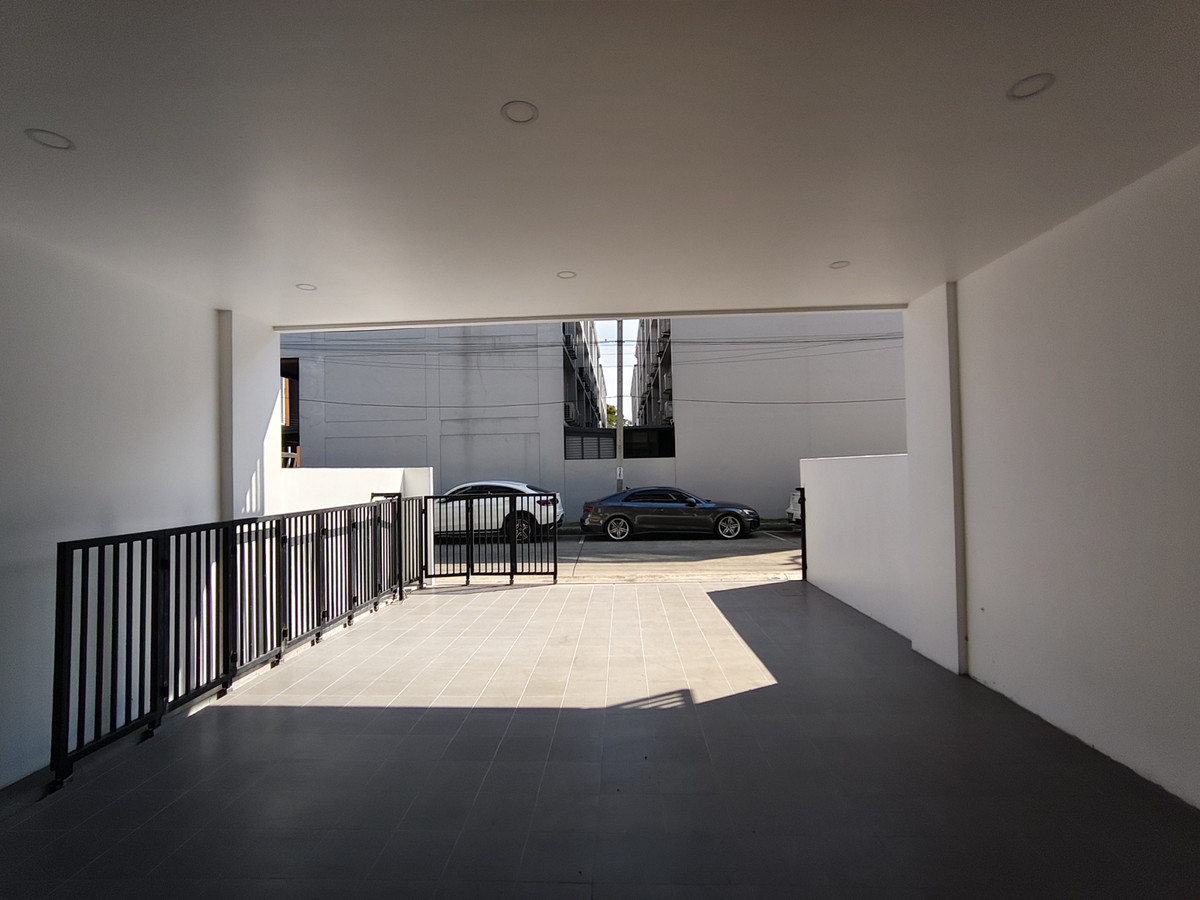 For SaleTownhomePattanakan, Srinakarin : [For Sale] SHO PHATTHANAKARN 32 Townhome 4.5 floors (Unit no: 64)