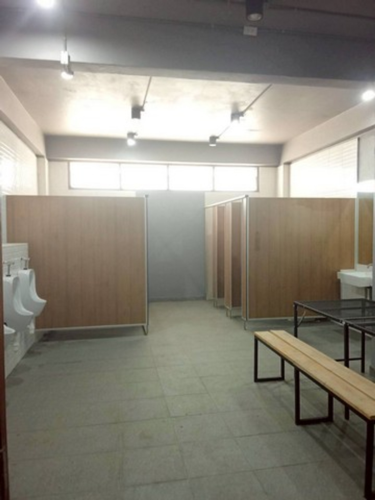 For RentWarehouseLadkrabang, Suwannaphum Airport : HR3336 Warehouse with office for rent, area 1,100 sq m., potential location in Lat Krabang area | near Srinakarin-Romklao Road. (New Krungthep Kreetha)