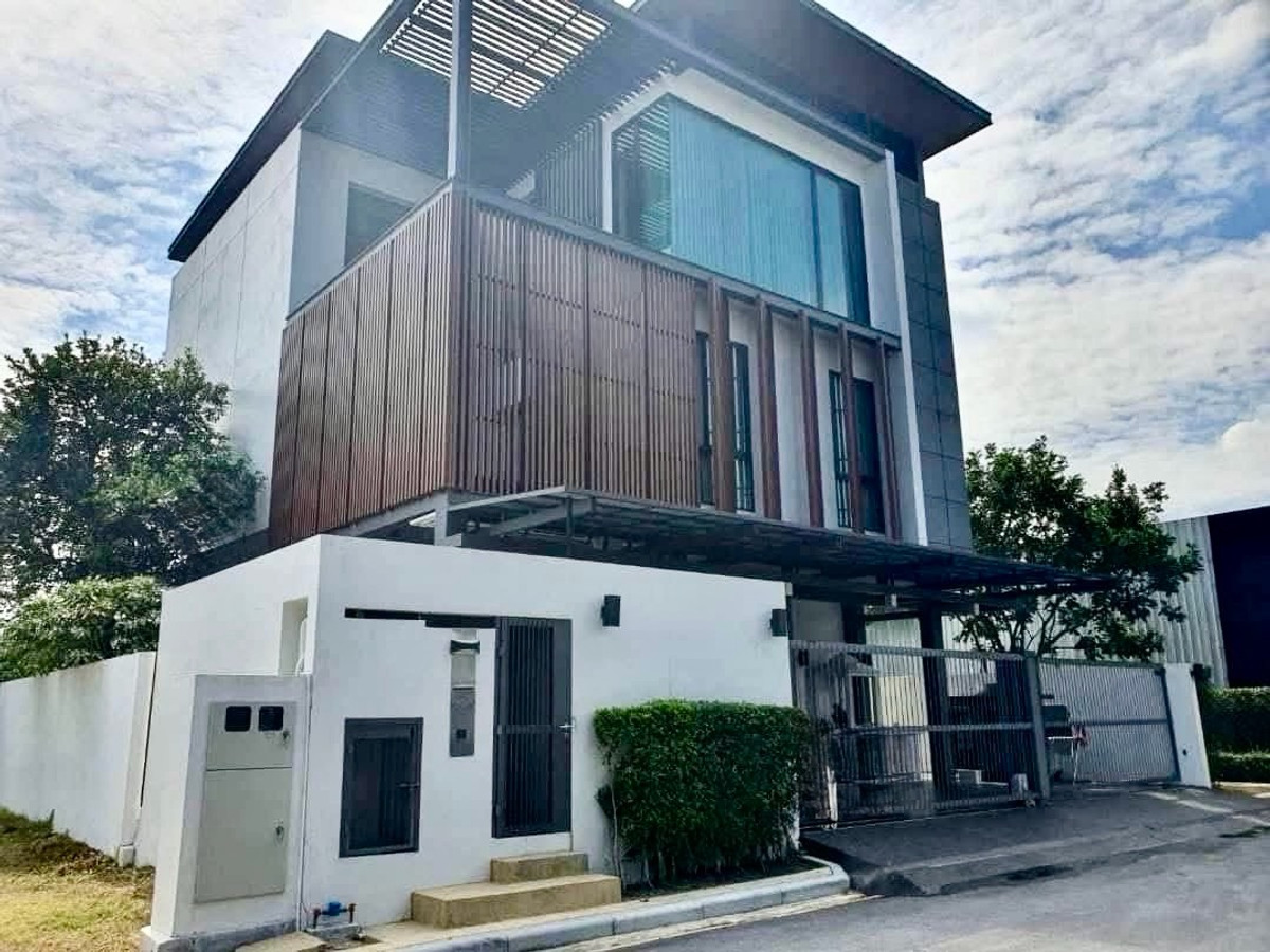 HouseOnnut, Udomsuk : Luxury house for sale and rent with private pool near Sri Nut BTS Sukhumvit 77 close to Thonglor
