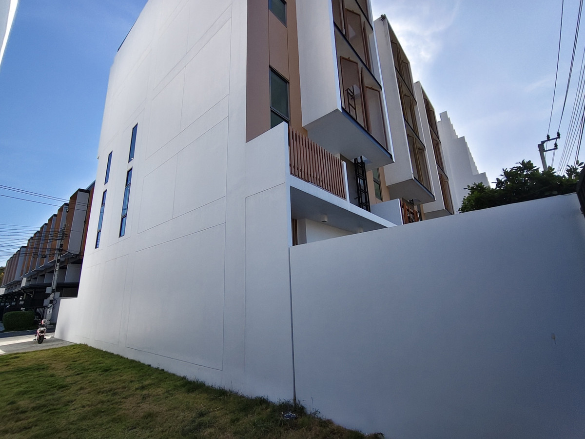 For SaleTownhomePattanakan, Srinakarin : [For Sale] SHO PHATTHANAKARN 32 Townhome, size 4.5 floors.