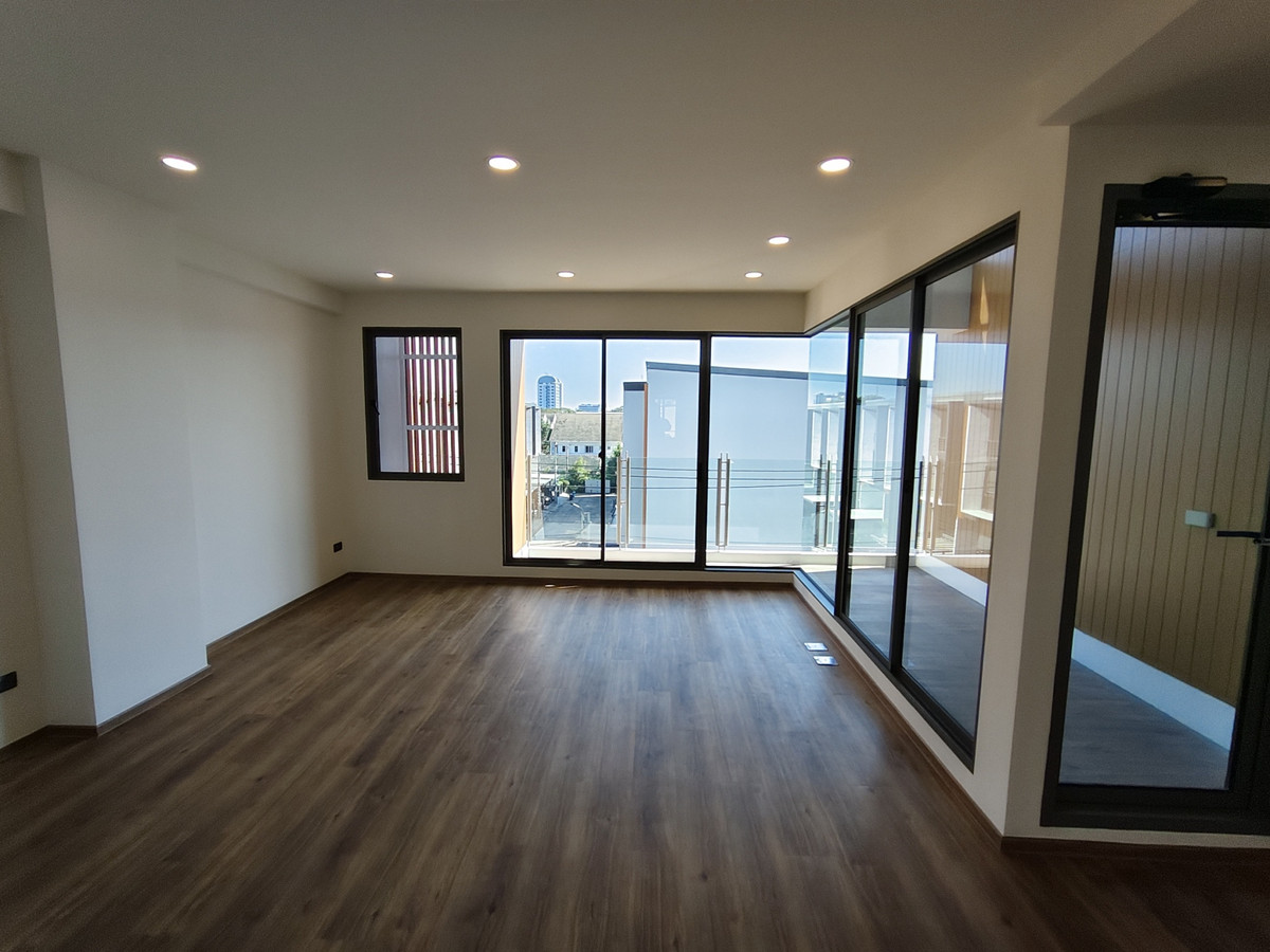 For SaleTownhomePattanakan, Srinakarin : [For Sale] SHO PHATTHANAKARN 32 Townhome, size 4.5 floors.