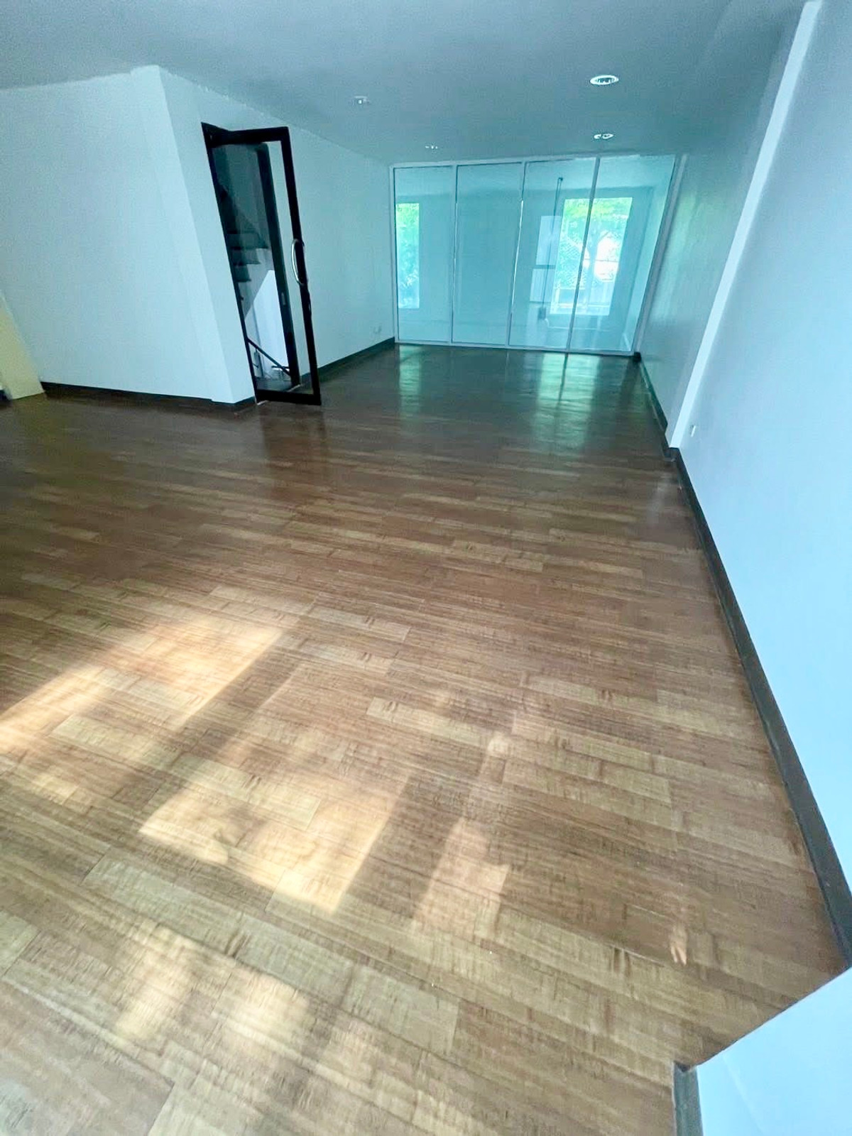 ให้เช่าโฮมออฟฟิศรามคำแหง หัวหมาก : Home office 4ชั้น ทาวน์อินทาวน์ 300sq.m.4ห้องนอน 4 ห้องน้ำ จดบริษัทได้