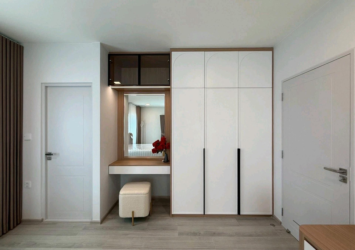 For RentHouseBangna, Bearing, Lasalle : 🌟 Beautiful house, complete functions, comfortable to live in, ready to move in. Supports families & Pet Lover 🐶🐱 Location next to Bangna-Trad Road. No need to enter the alley! 🚗✨