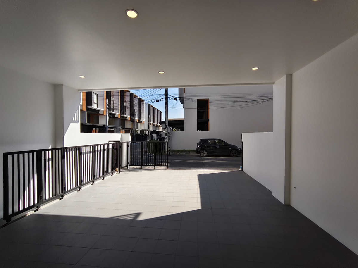 For SaleTownhomePattanakan, Srinakarin : [For Sale] SHO PHATTHANAKARN 32 Townhome, size 4.5 floors.