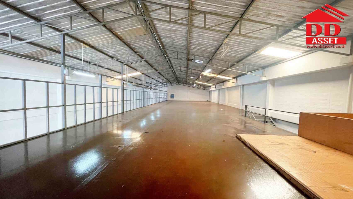 For SaleWarehouseSamut Prakan,Samrong : Urgent sale, 4-story warehouse, Bang Phli, Samut Prakan Province. Yellow area Property code: F8041