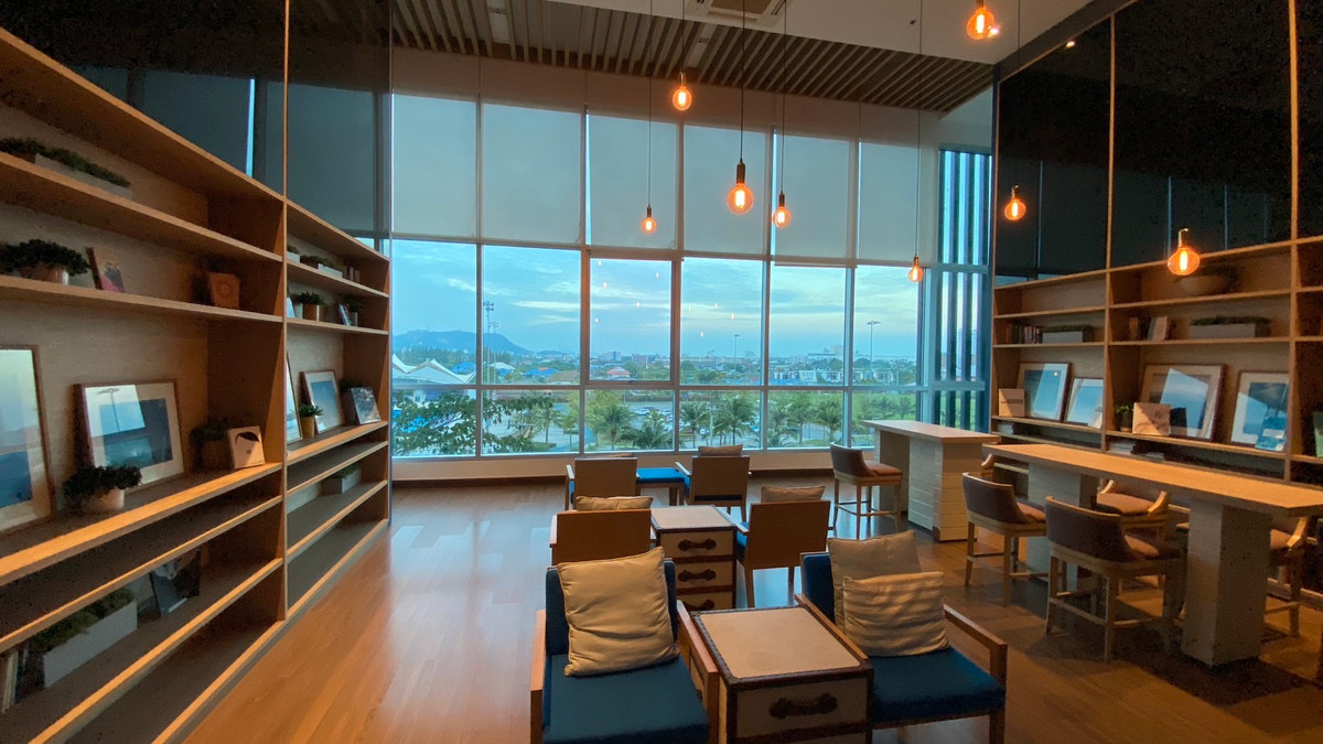 For RentCondoHuahin, Prachuap Khiri Khan, Pran Buri : Beautiful room, high floor view, very spectacular, overlooking the sea, near True Arena Condo Condo Baan Kiang Fah for rent.