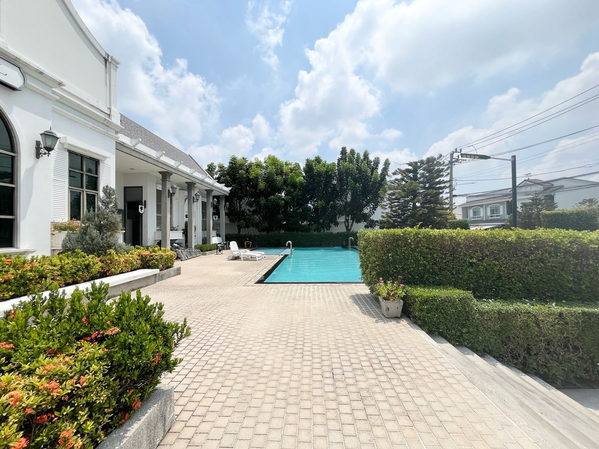 ให้เช่าทาวน์โฮมบางนา แบริ่ง ลาซาล : ให้เช่า ทาวน์โฮม 2 ชั้น Indy 1 บางนา กม 7 หน้าสวน บรรยากาศดี เฟอร์นิเจอร์พร้อมอยู่