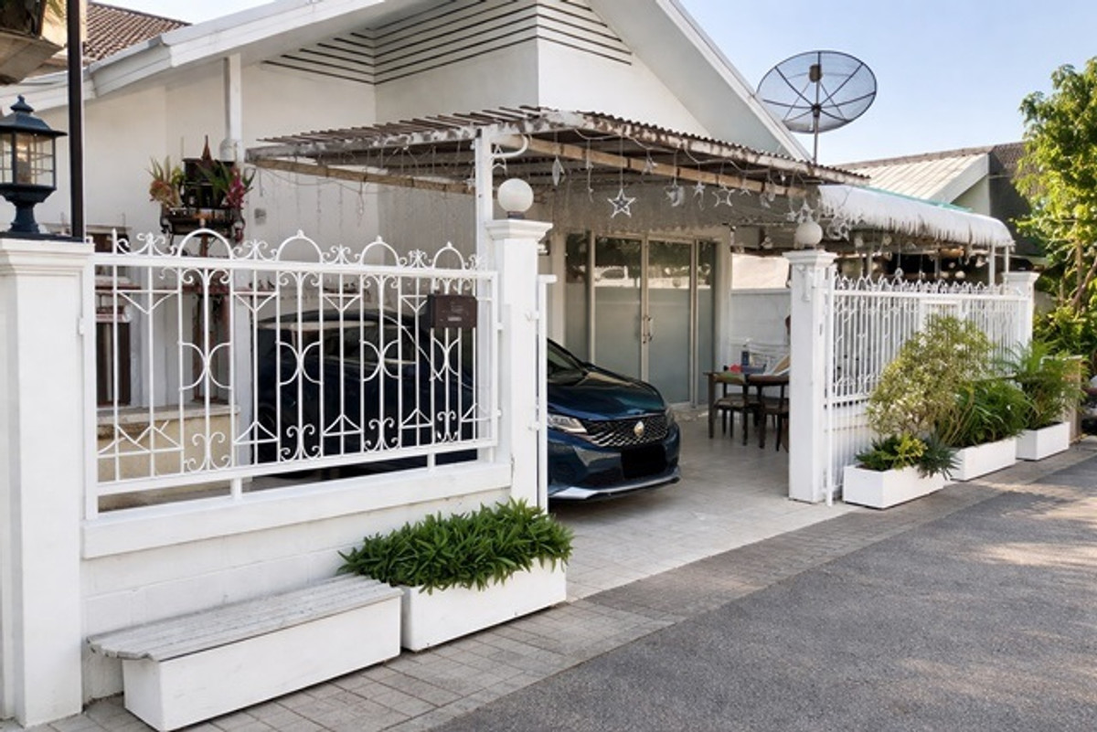 For RentHouseKaset Nawamin,Ladplakao : Chokchai 4 Market 500 m.spacious single story house 2bed MRT Chokchai4 1.8km.Paolo Chokchai4 Hospita