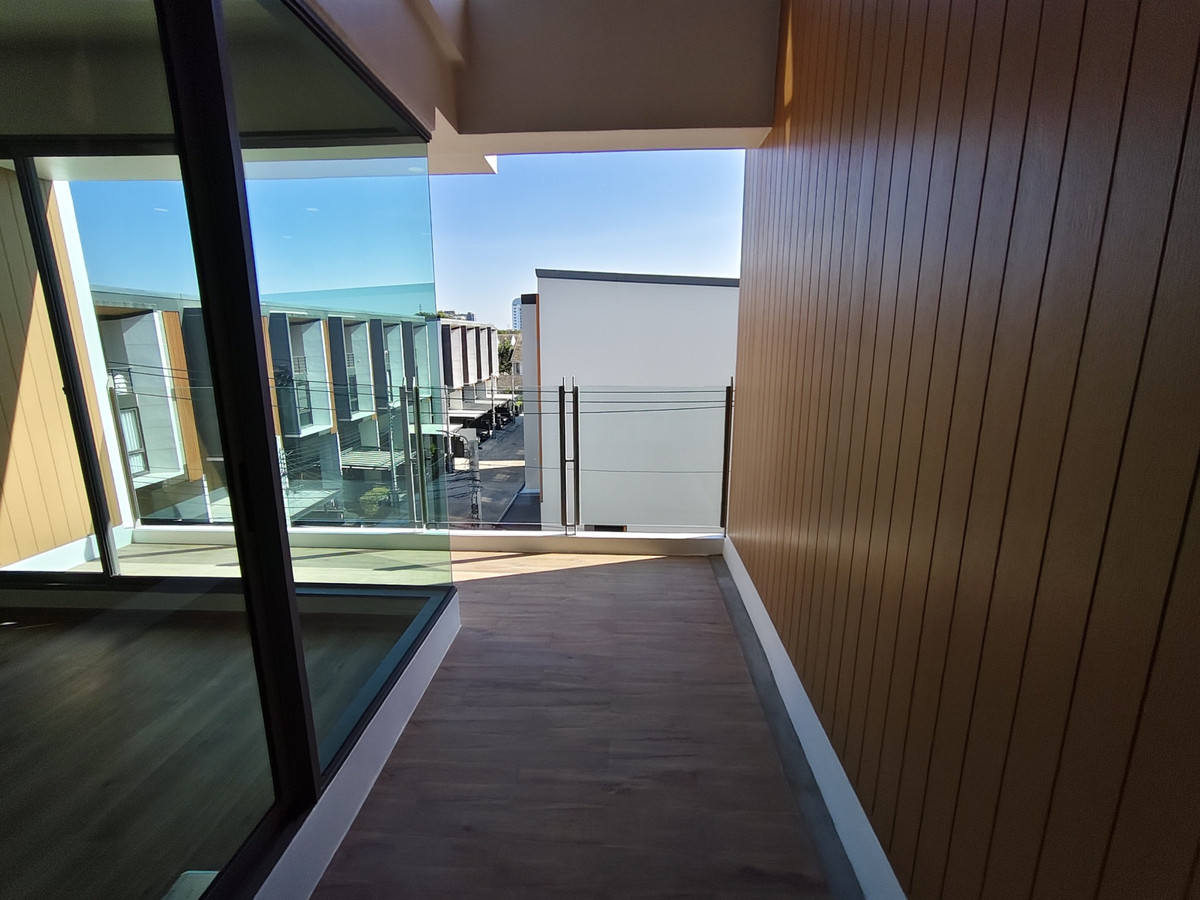 For SaleTownhomePattanakan, Srinakarin : [For Sale] SHO PHATTHANAKARN 32 Townhome, size 4.5 floors.