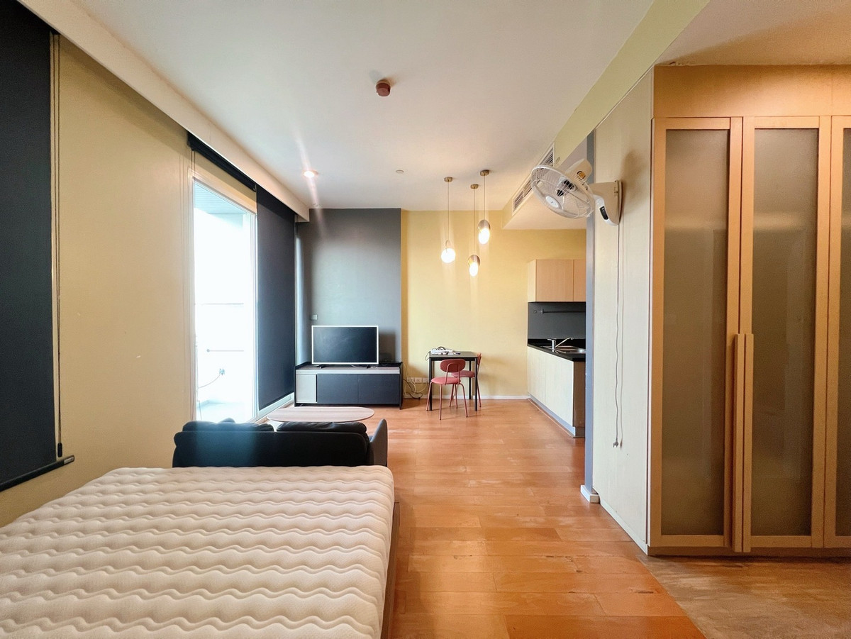 For RentCondoKasetsart, Ratchayothin : For rent, Wind Ratchayothin, Studio room, high floor, ready to move in, price 14,900/month, contact 098-9655699.