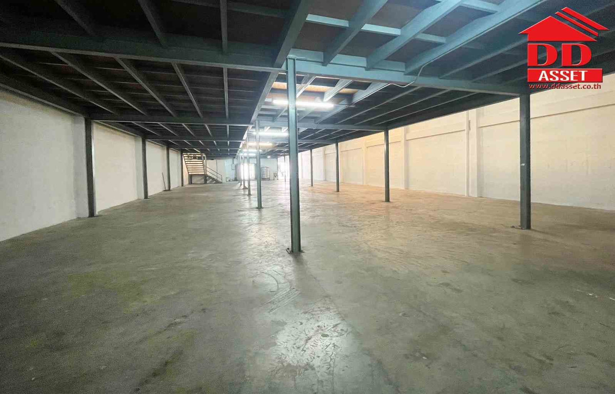 For SaleWarehouseSamut Prakan,Samrong : Urgent sale, 4-story warehouse, Bang Phli, Samut Prakan Province. Yellow area Property code: F8041
