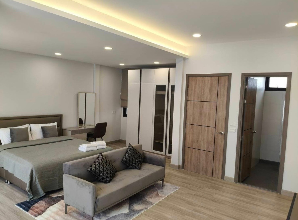 ให้เช่าโฮมออฟฟิศสุขุมวิท อโศก ทองหล่อ : Furnished Home Office 3 storey Townhome in Ekkamai 22