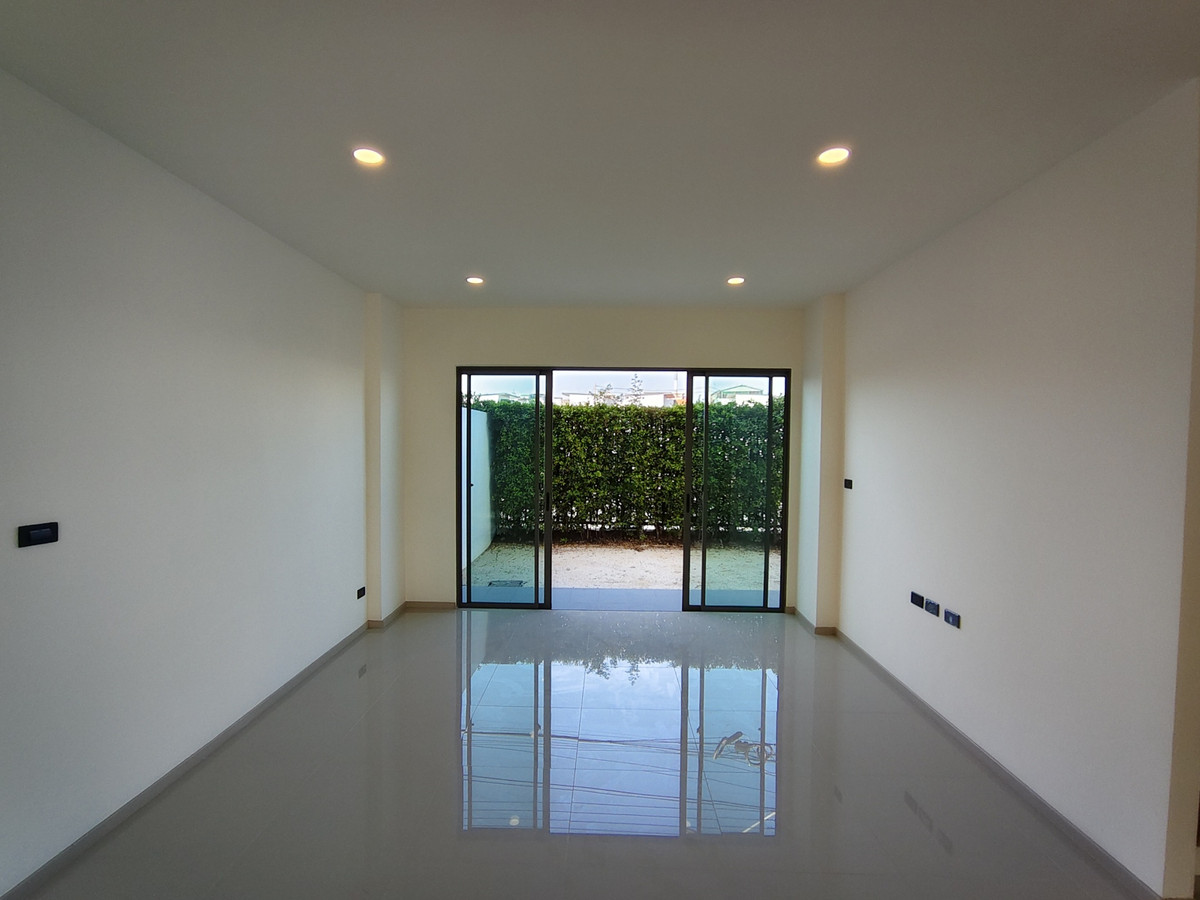 For SaleTownhomePattanakan, Srinakarin : [For Sale] SHO PHATTHANAKARN 32 Townhome, size 4.5 floors.
