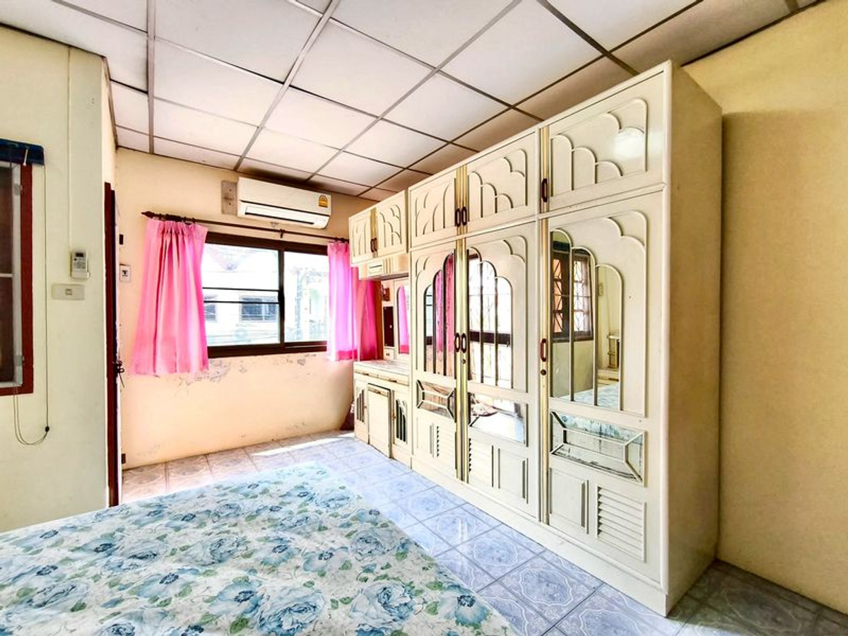 For SaleTownhomeBang Sue, Wong Sawang, Tao Pun : 2-story townhouse for sale, Wimanthip Village, area 16.5 square meters, 2 bedrooms, near MRT Bang Pho and Tao Poon Intersection, Pracharat Sai 1, Bang Sue Subdistrict, Bang Sue District, Bangkok.