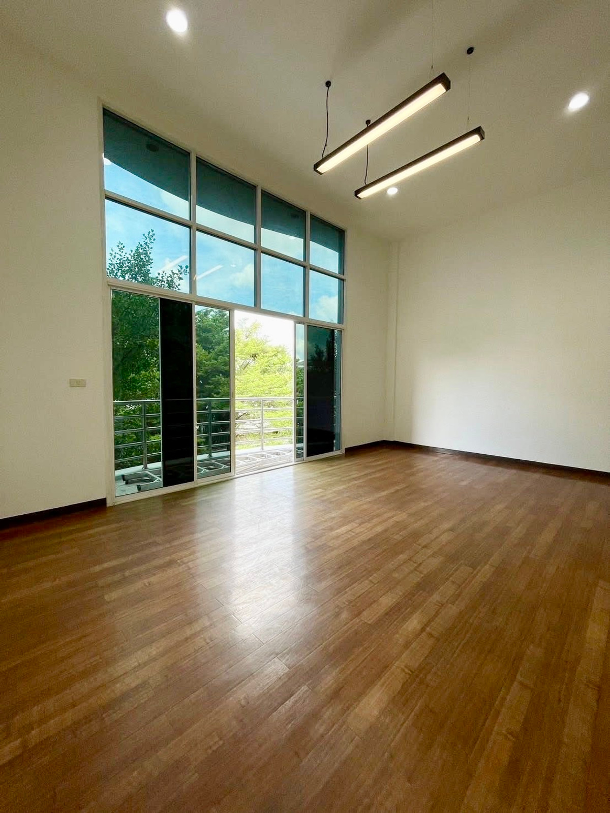 ให้เช่าโฮมออฟฟิศรามคำแหง หัวหมาก : Home office 4ชั้น ทาวน์อินทาวน์ 300sq.m.4ห้องนอน 4 ห้องน้ำ จดบริษัทได้