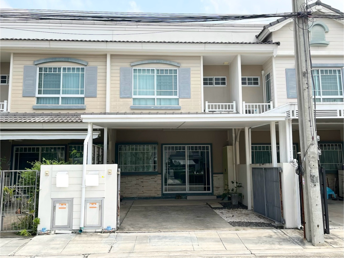 For RentTownhomeBangna, Bearing, Lasalle : For rent, 2-story townhome, Indy 1, Bangna Km. 7, garden front, good atmosphere, furniture ready to move in.