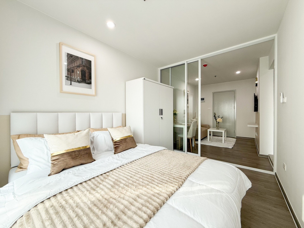 For RentCondoThaphra, Talat Phlu, Wutthakat : For rent Regent Home Wutthakat
 Luxurious dressing room, built-in, complete!  32nd floor, Building A, outside view, can see the beautiful Buddha image.