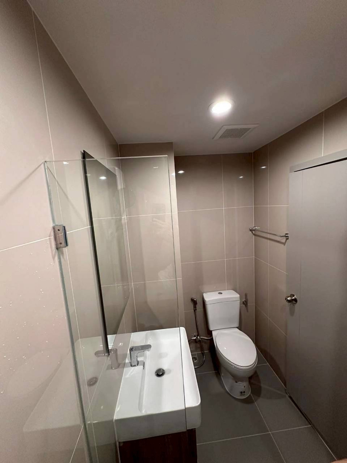 ให้เช่าคอนโดเสรีไทย-นิด้า : ✅ IDRL135 ✅ Line : @p2nproperty