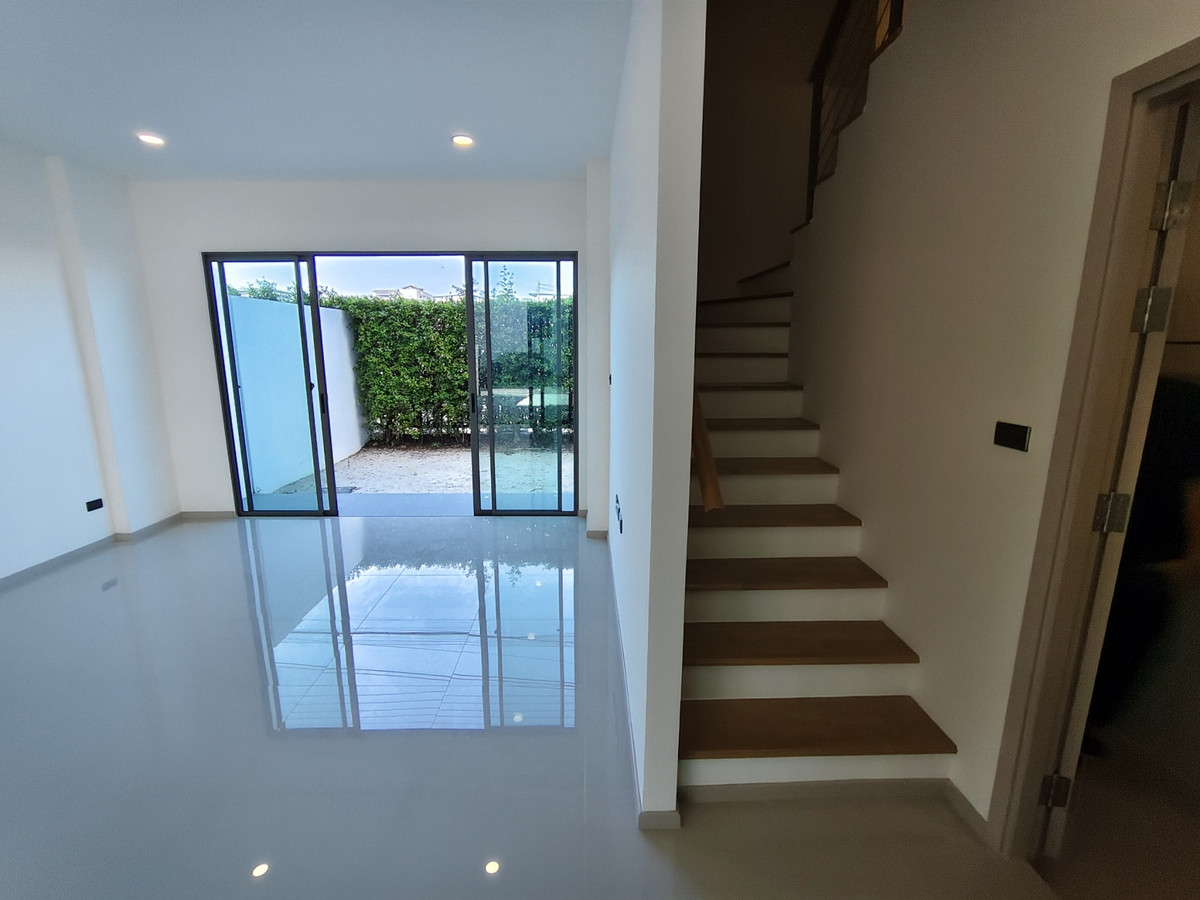 For SaleTownhomePattanakan, Srinakarin : [For Sale] SHO PHATTHANAKARN 32 Townhome, size 4.5 floors.