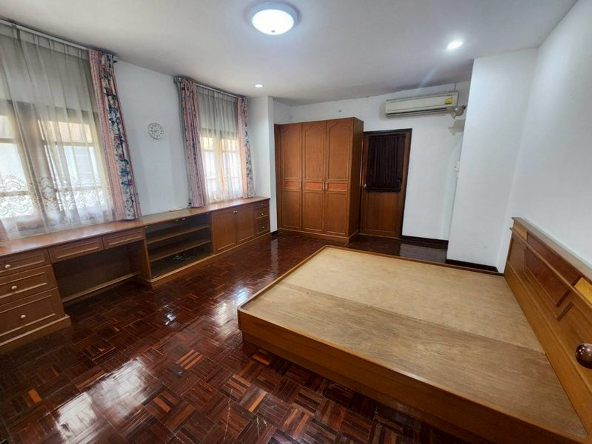 ขายบ้านพุทธมณฑล ศาลายา : ขาย ‼️ บ้านเดี่ยว 2 ชั้น ม.บ้านสวยริมธาร 2 เนื้อที่ 57 ตารางวา 4 ห้องนอน 2 ห้องน้ำ ถนนพุทธมณฑลสาย 3 แขวงทวีวัฒนา เขตทวีวัฒนา กรุงเทพฯ