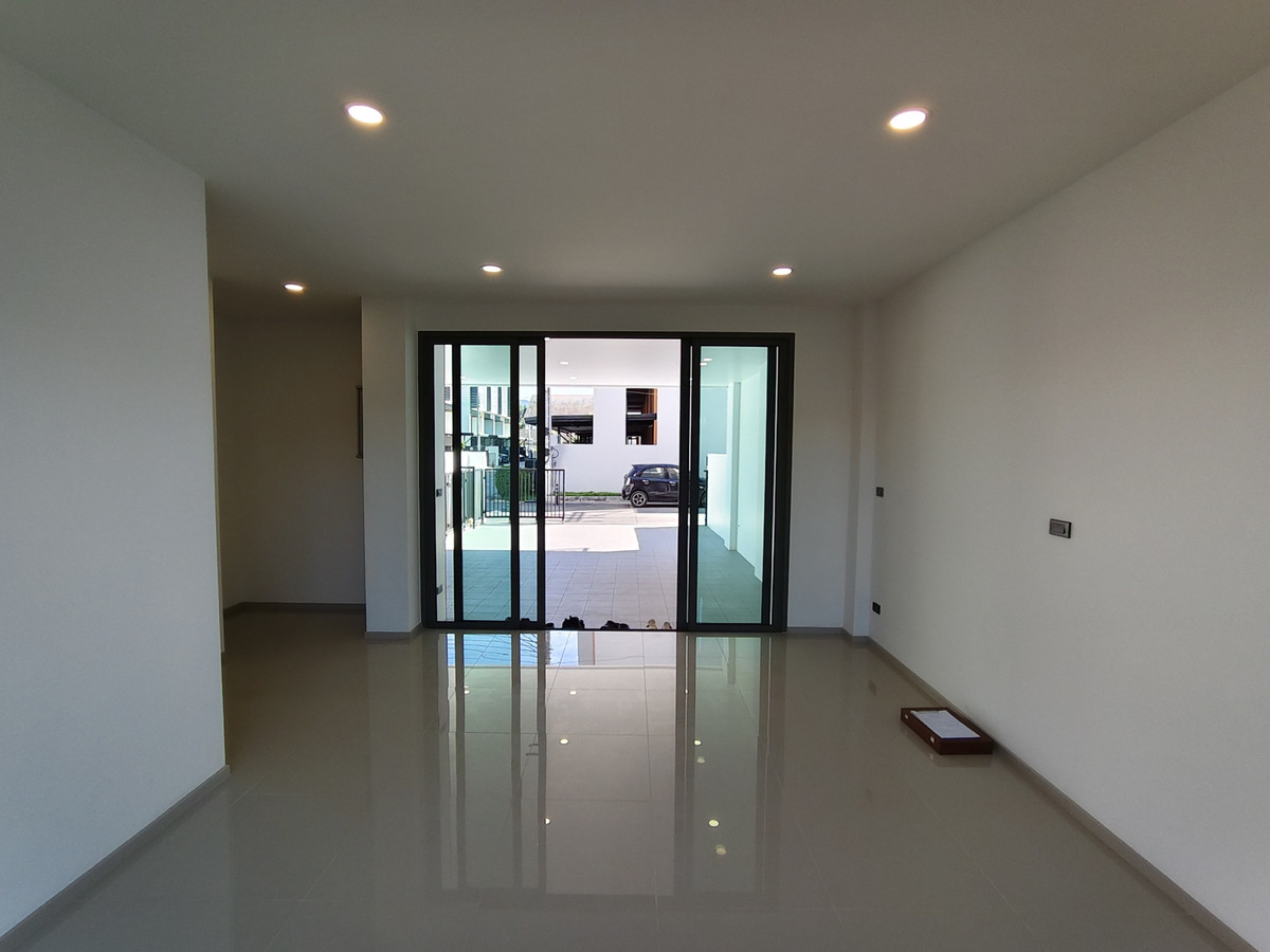 For SaleTownhomePattanakan, Srinakarin : [For Sale] SHO PHATTHANAKARN 32 Townhome, size 4.5 floors.