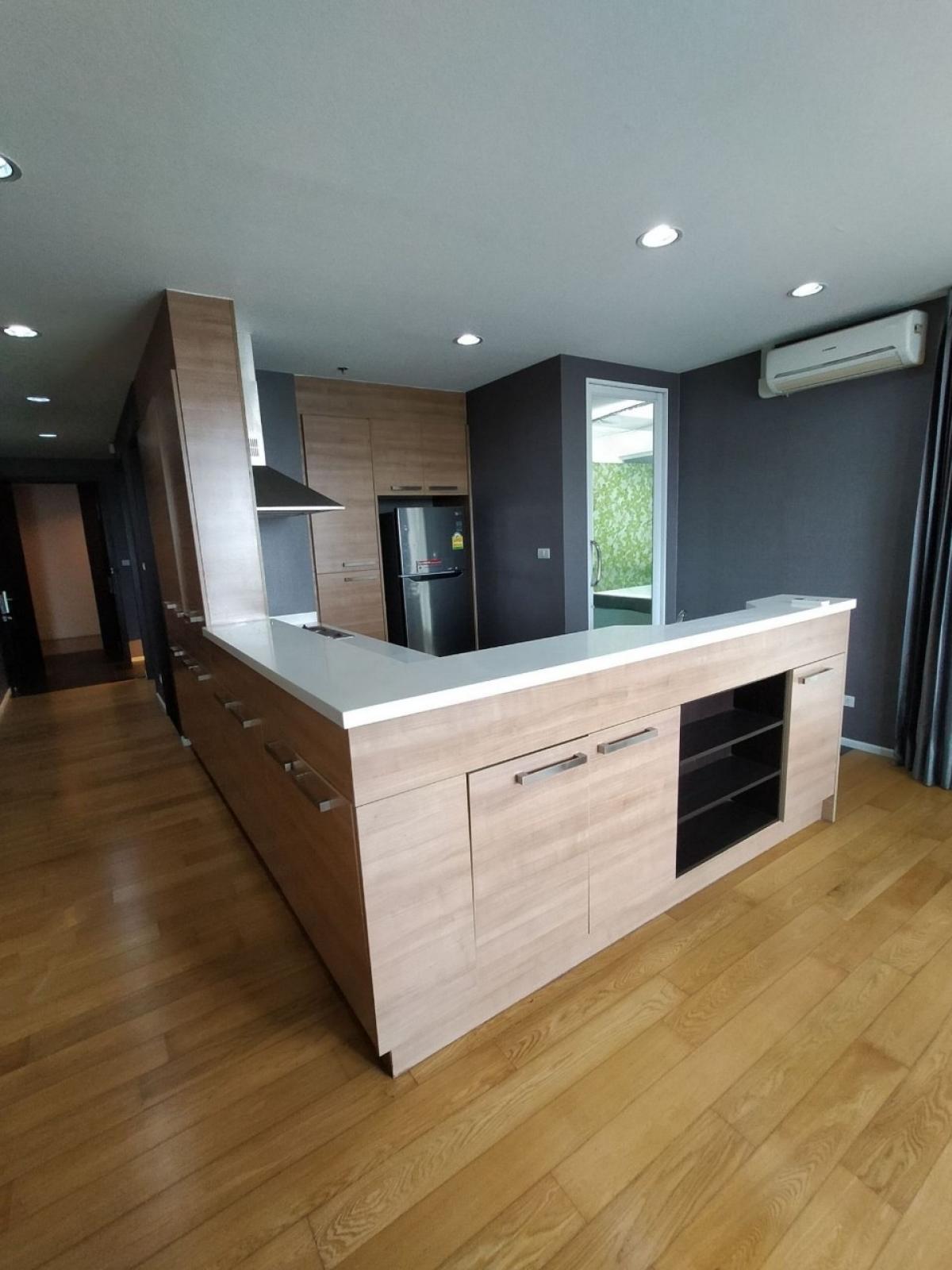 For RentCondoSukhumvit, Asoke, Thonglor : 03/04/2026, Beautiful room 2 bedrooms Villa Sichara near BTS Thonglor
Rent 48,000 baht/month with complete fitness and swimming pool! 0642748883