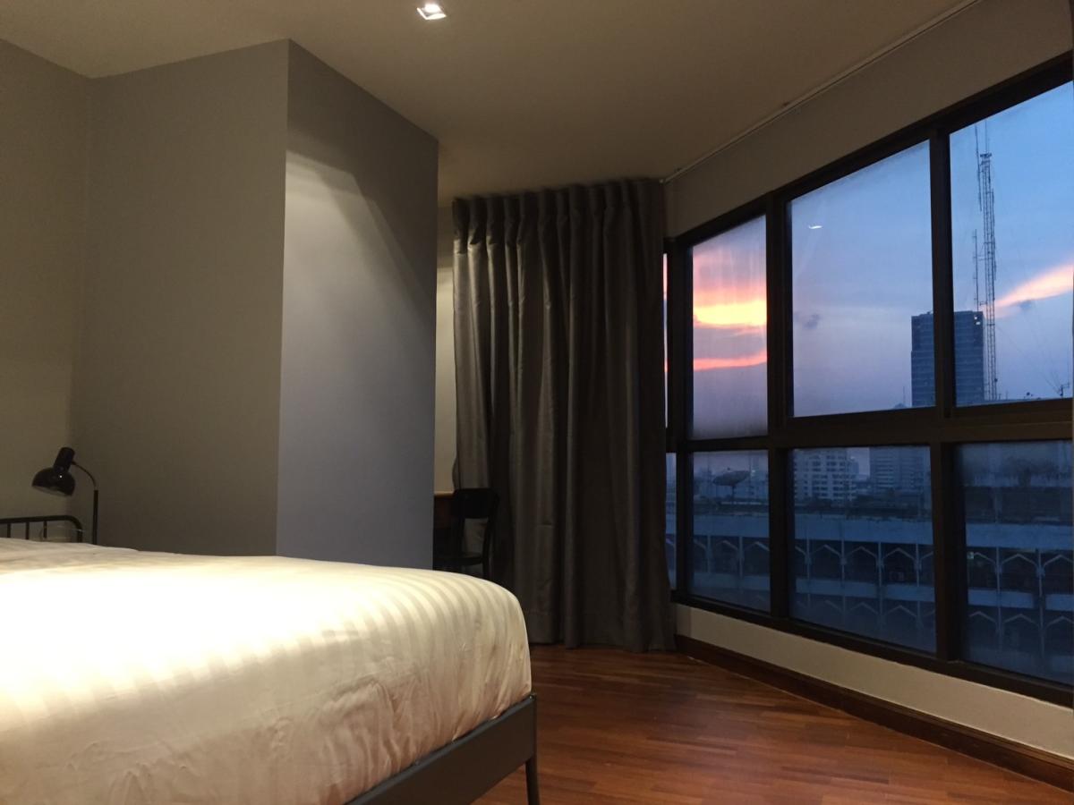 For SaleCondoRatchathewi,Phayathai : 03/04/2026, Luxury condo in the heart of Ari, 2 bedrooms, 2 bathrooms, 74 sqm.
For sale at 6.89 million THB / for rent at 30,000 THB, close to BTS/MRT! 0642748883