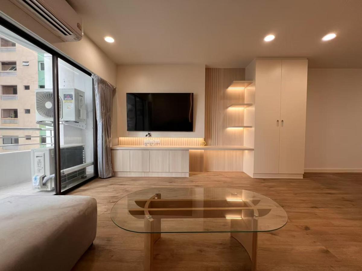 For RentCondoSukhumvit, Asoke, Thonglor : 03/04/2026, Luxurious and spacious in the heart of Thonglor, 3 bedrooms, ready to move in!
Rent for only 70,000 baht/month, near BTS Thong Lo 0642748883