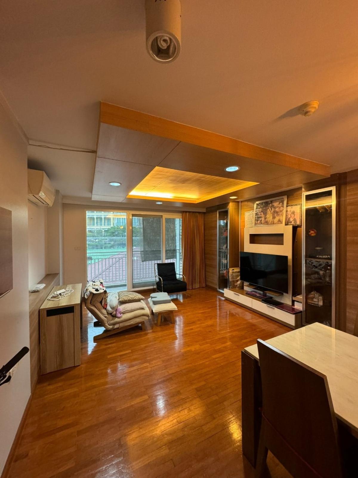 ขายคอนโดสาทร นราธิวาส : 03/04/2026, รวมค่าโอนขายด่วน 3 ห้องนอน ใกล้ BTS กล้วยน้ำไท 
คอนโดหรู Baan Siri Yenakat 117 ตร.ม. พร้อมสิ่งอำนวยความสะดวกครบ! 0642748883