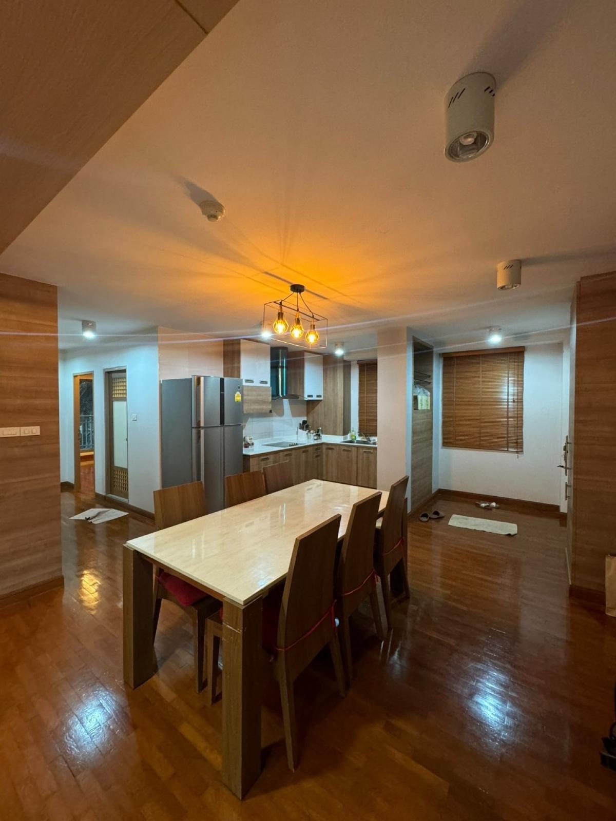 ขายคอนโดสาทร นราธิวาส : 03/04/2026, รวมค่าโอนขายด่วน 3 ห้องนอน ใกล้ BTS กล้วยน้ำไท 
คอนโดหรู Baan Siri Yenakat 117 ตร.ม. พร้อมสิ่งอำนวยความสะดวกครบ! 0642748883