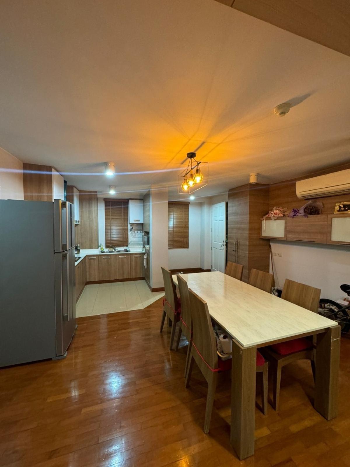 ขายคอนโดสาทร นราธิวาส : 03/04/2026, รวมค่าโอนขายด่วน 3 ห้องนอน ใกล้ BTS กล้วยน้ำไท 
คอนโดหรู Baan Siri Yenakat 117 ตร.ม. พร้อมสิ่งอำนวยความสะดวกครบ! 0642748883