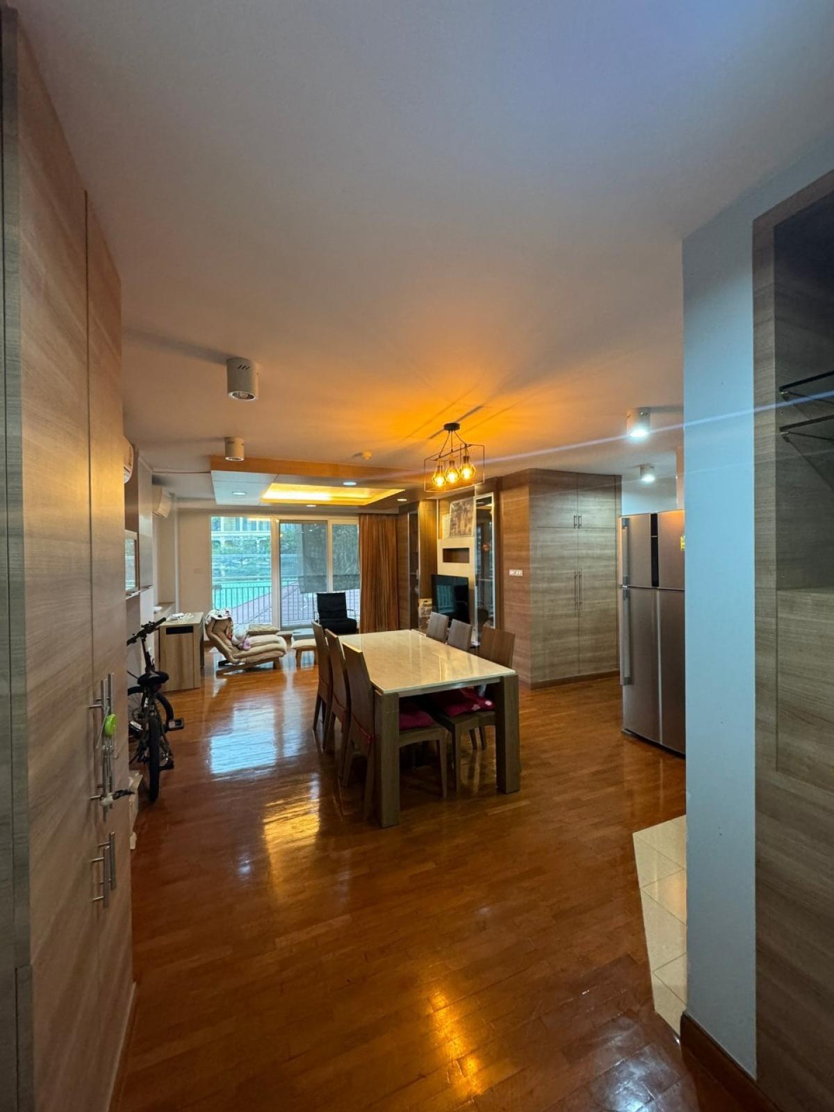 ขายคอนโดสาทร นราธิวาส : 03/04/2026, รวมค่าโอนขายด่วน 3 ห้องนอน ใกล้ BTS กล้วยน้ำไท 
คอนโดหรู Baan Siri Yenakat 117 ตร.ม. พร้อมสิ่งอำนวยความสะดวกครบ! 0642748883