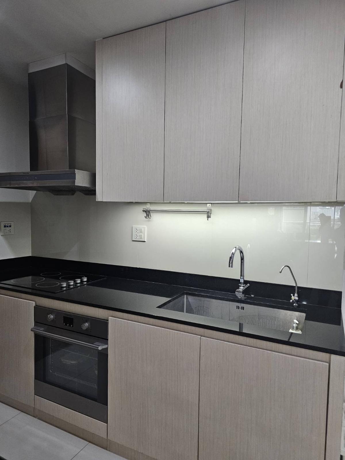 ขายคอนโดวิทยุ ชิดลม หลังสวน : 03/04/2026, รวมค่าโอนคอนโดหรู New House Condo 1 ห้องนอน ใจกลางชิดลม พร้อมอยู่! 
สัมผัสชีวิตเมืองสุด Exclusive 84 ตรม. เพียง 17 ล้าน! 0642748883