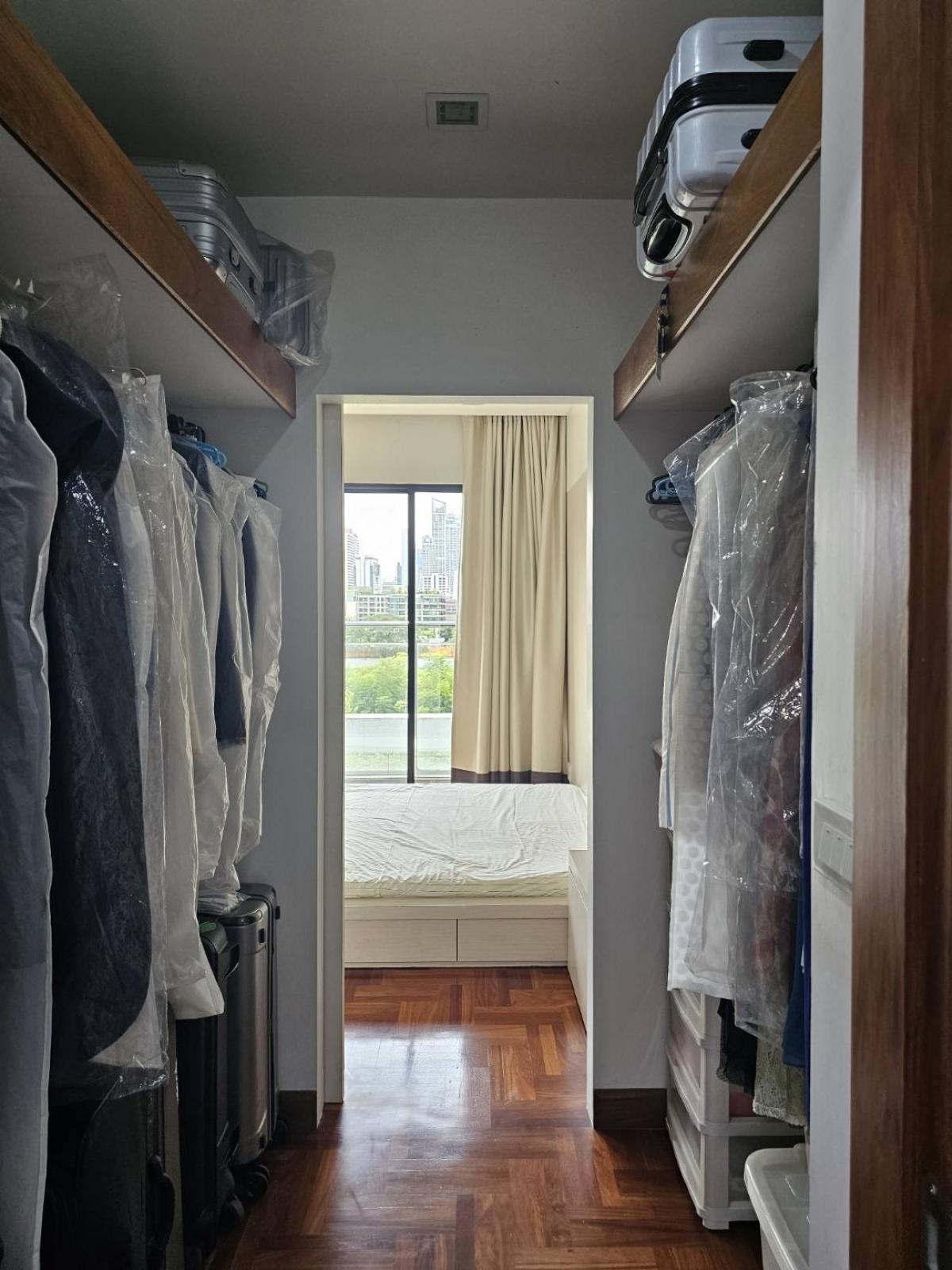 ขายคอนโดวิทยุ ชิดลม หลังสวน : 03/04/2026, รวมค่าโอนคอนโดหรู New House Condo 1 ห้องนอน ใจกลางชิดลม พร้อมอยู่! 
สัมผัสชีวิตเมืองสุด Exclusive 84 ตรม. เพียง 17 ล้าน! 0642748883