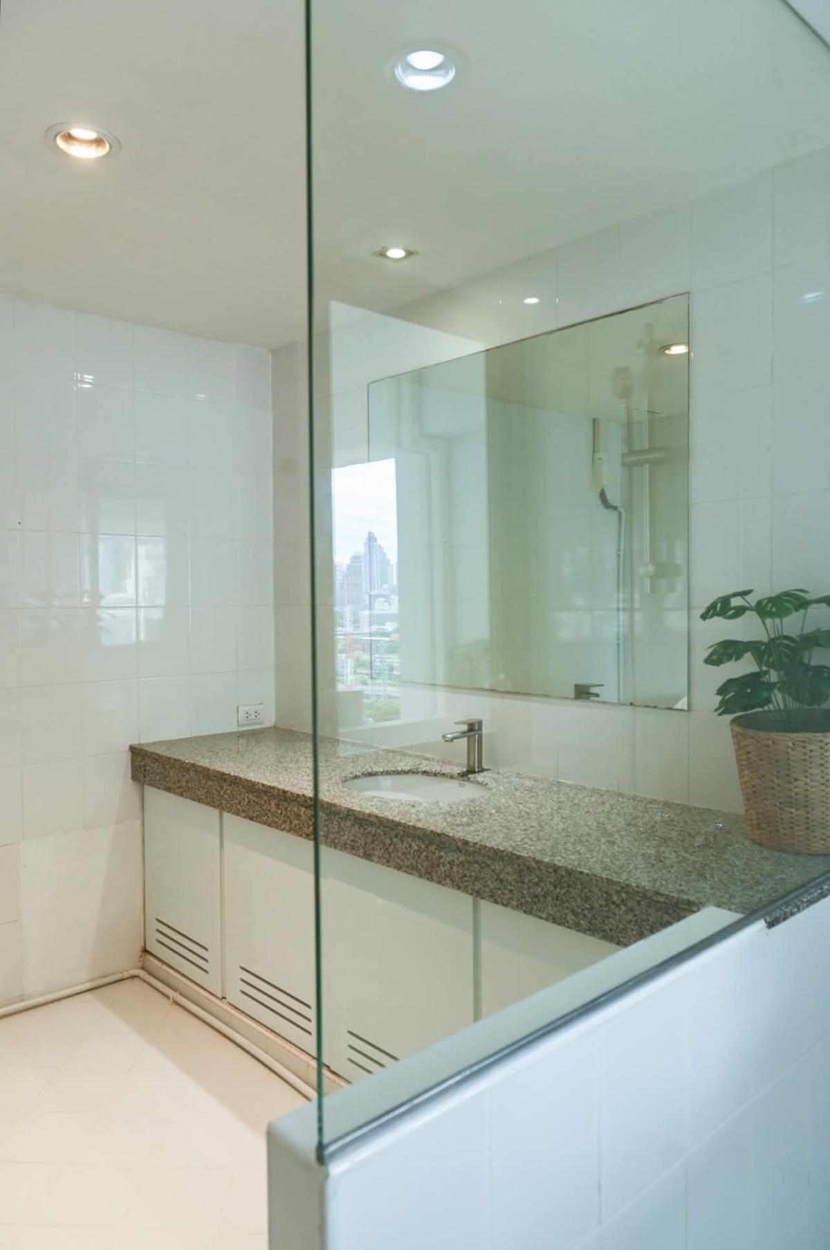 ขายคอนโดนานา : 03/04/2026, รวมค่าโอนLuxury 2-Bed Condo @ Crystal Garden Nana BTS – Prime Location! 
ขาย/เช่า 127 ตร.ม. ราคาโดนใจ ใกล้ Terminal 21, Emquartier! 0642748883