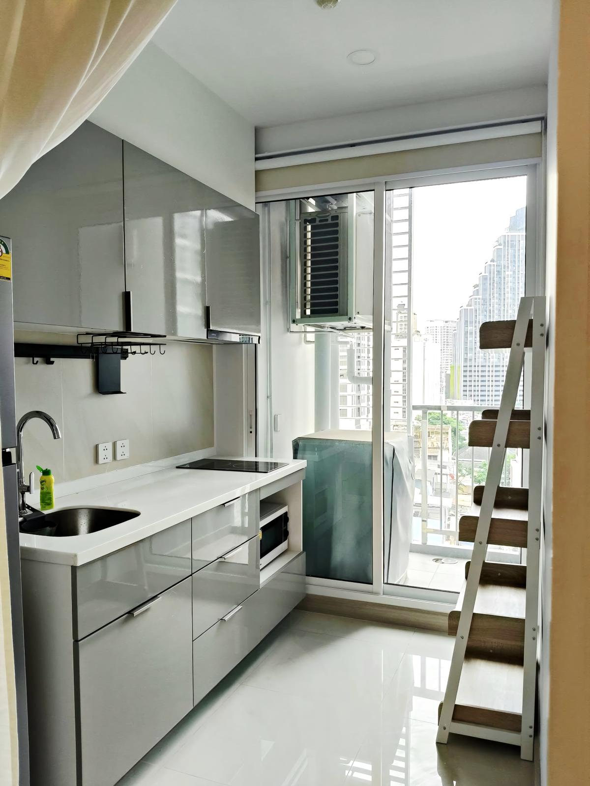 ขายคอนโดสยาม จุฬา สามย่าน : 03/04/2026, รวมค่าโอนที่สุดของทำเลใจกลางเมือง! Supalai Premier Si Phraya-Samyan 1 ห้องนอน 41.53 ตร.ม. 
เพียง 5.5 ล้านบาท ใกล้ BTS/MRT สามย่าน ที่ชีวิตคุณคู่ควร! 0642748883