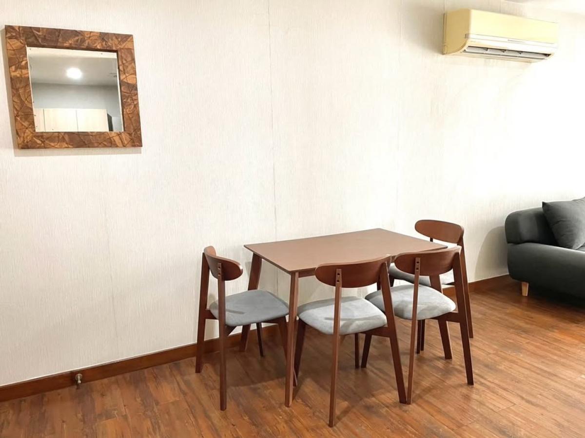 For SaleCondoSamut Prakan,Samrong : 03/04/2026, Von Napa Condominium in the heart of Thonglor, 1 bedroom, 53.5 sqm, ready to move in!
Price 5.5 million THB, close to Thonglor BTS, start the life you've dreamed of! 0642748883