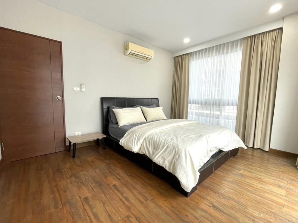 For SaleCondoSamut Prakan,Samrong : 03/04/2026, Von Napa Condominium in the heart of Thonglor, 1 bedroom, 53.5 sqm, ready to move in!
Price 5.5 million THB, close to Thonglor BTS, start the life you've dreamed of! 0642748883