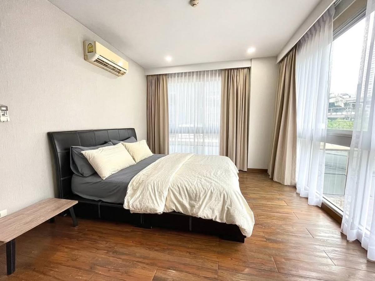 For SaleCondoSamut Prakan,Samrong : 03/04/2026, Von Napa Condominium in the heart of Thonglor, 1 bedroom, 53.5 sqm, ready to move in!
Price 5.5 million THB, close to Thonglor BTS, start the life you've dreamed of! 0642748883