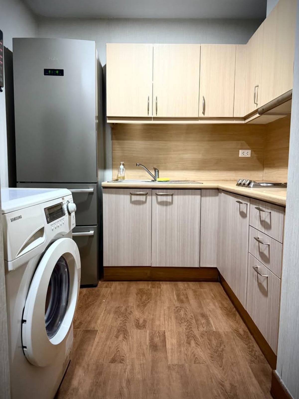 For SaleCondoSamut Prakan,Samrong : 03/04/2026, Von Napa Condominium in the heart of Thonglor, 1 bedroom, 53.5 sqm, ready to move in!
Price 5.5 million THB, close to Thonglor BTS, start the life you've dreamed of! 0642748883