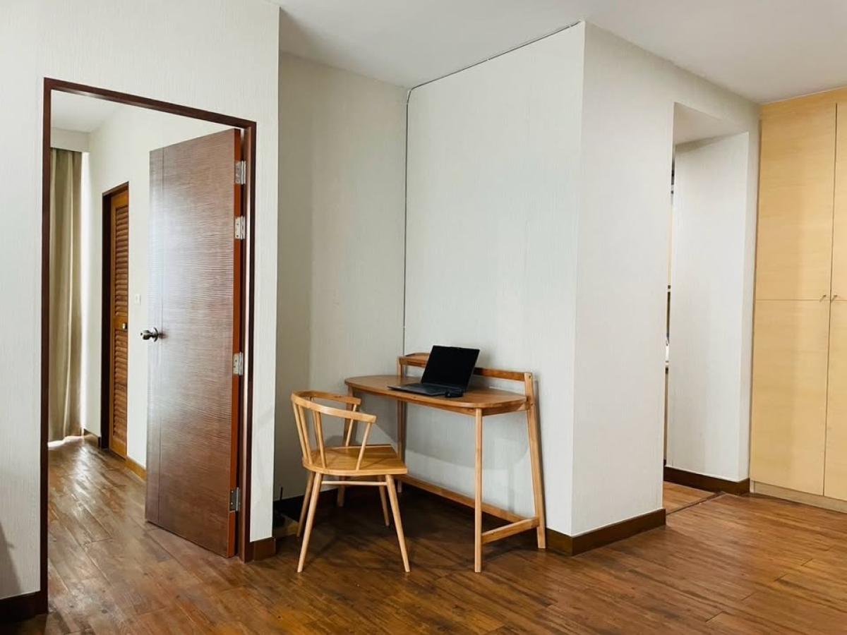 For SaleCondoSamut Prakan,Samrong : 03/04/2026, Von Napa Condominium in the heart of Thonglor, 1 bedroom, 53.5 sqm, ready to move in!
Price 5.5 million THB, close to Thonglor BTS, start the life you've dreamed of! 0642748883