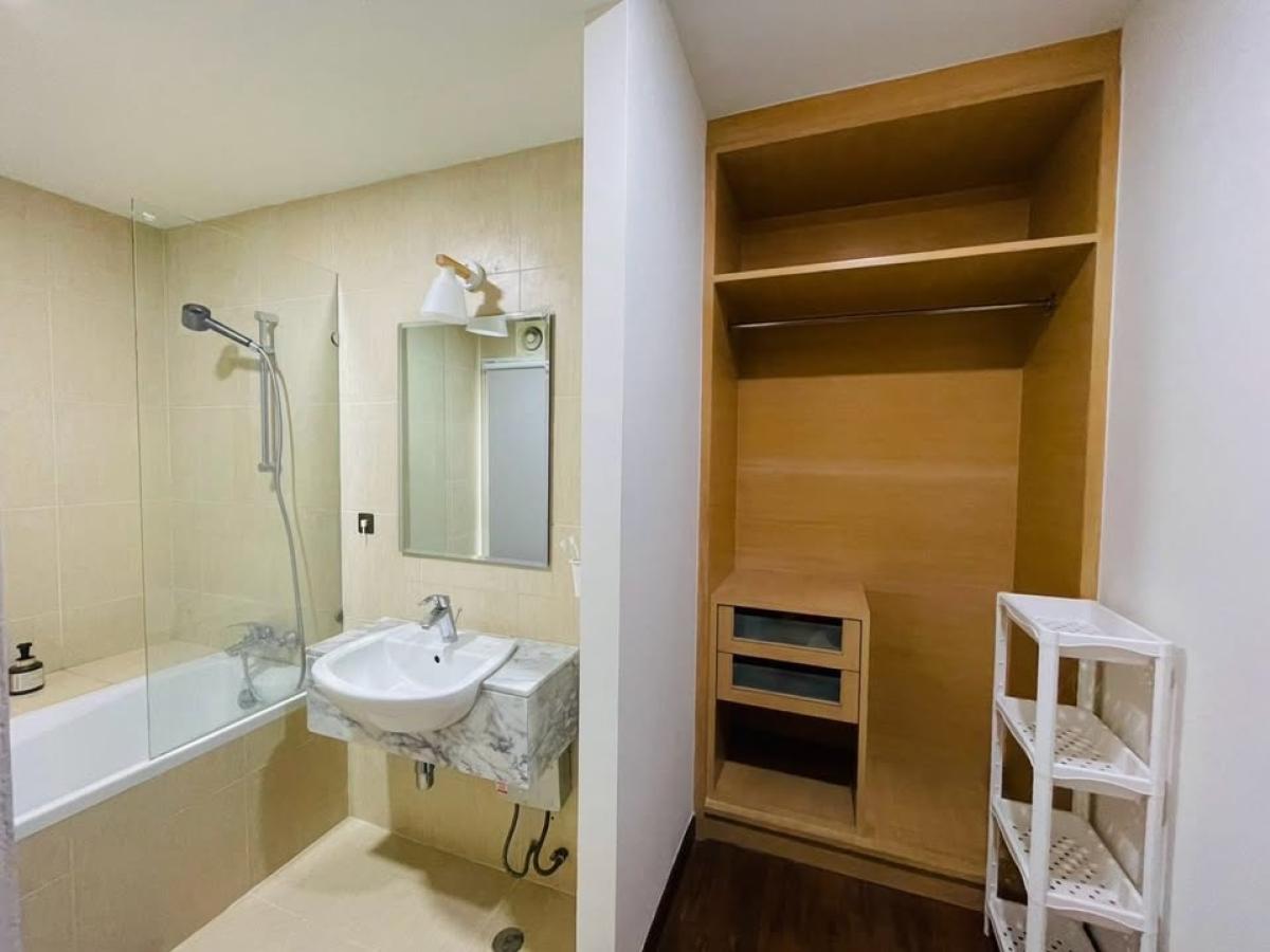 For SaleCondoSamut Prakan,Samrong : 03/04/2026, Von Napa Condominium in the heart of Thonglor, 1 bedroom, 53.5 sqm, ready to move in!
Price 5.5 million THB, close to Thonglor BTS, start the life you've dreamed of! 0642748883