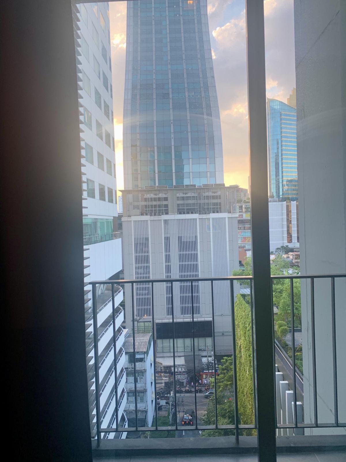 ขายคอนโดสุขุมวิท อโศก ทองหล่อ : 03/04/2026, รวมค่าโอนใกล้ BTS อโศก! คอนโด Edge Sukhumvit 23 ห้อง 1 นอน ขาย 5.35 ลบ. 
พื้นที่กว้าง 30 ตร.ม. พร้อมสิ่งอำนวยความสะดวกครบครัน! 0642748883