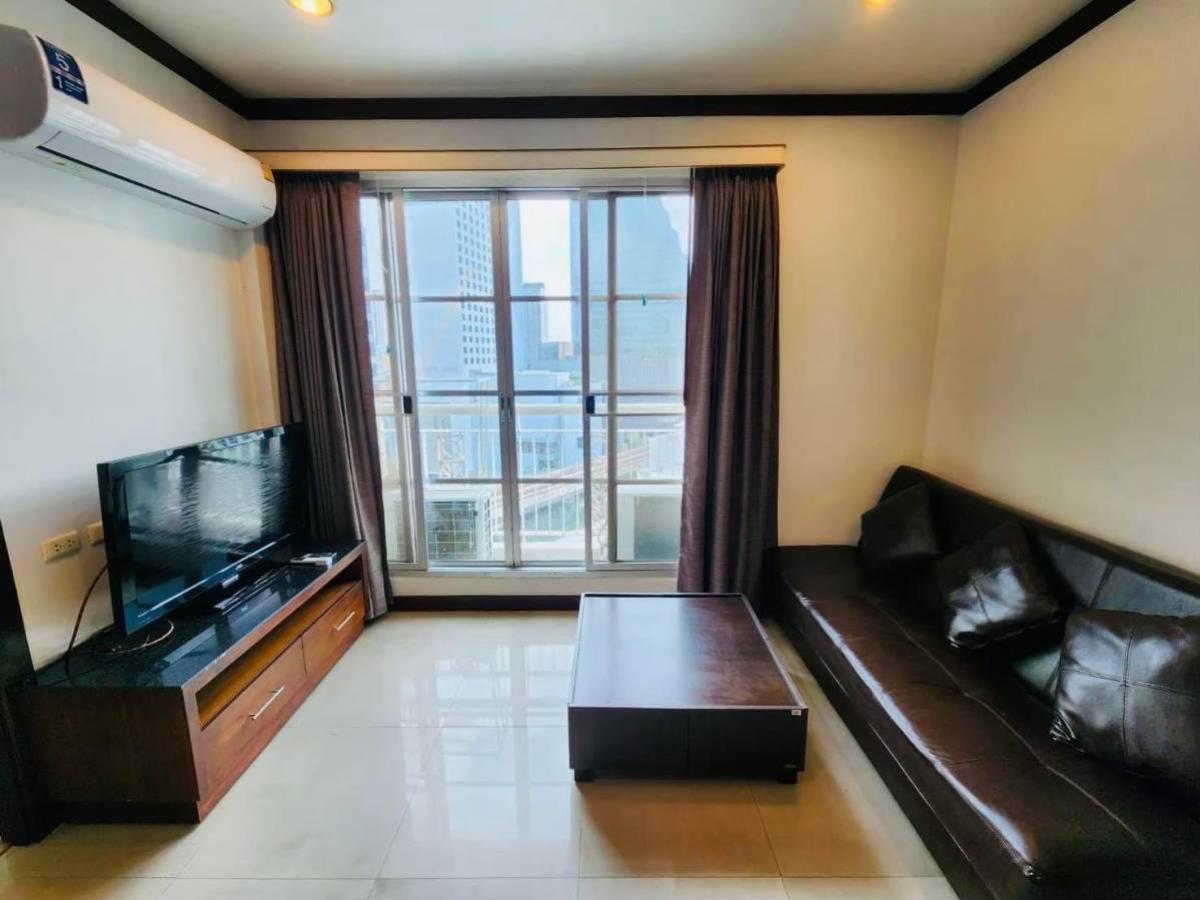 For SaleCondoSamut Prakan,Samrong : 03/04/2026, Luxury 2-bedroom condo in the heart of Sukhumvit, close to BTS Asoke
Spacious area of 75 sqm for only 10.5 million, complete with a swimming pool and fitness center! 0642748883