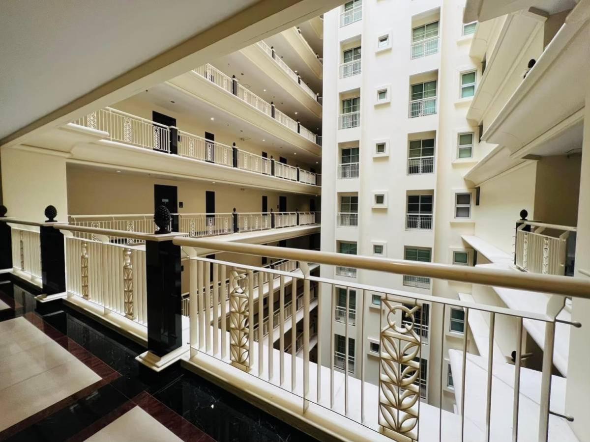 For SaleCondoSamut Prakan,Samrong : 03/04/2026, Luxury 2-bedroom condo in the heart of Sukhumvit, close to BTS Asoke
Spacious area of 75 sqm for only 10.5 million, complete with a swimming pool and fitness center! 0642748883