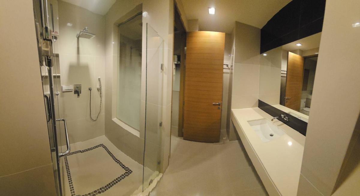 For RentCondoRatchadapisek, Huaikwang, Suttisan : 03/04/2026, Condo Rhythm Ratchada-Huai Khwang 1 bedroom, ready to move in, near Huai Khwang MRT
Only 22,000 THB/month, size 46 sq.m., fully furnished, convenient for all travel! 0642748883