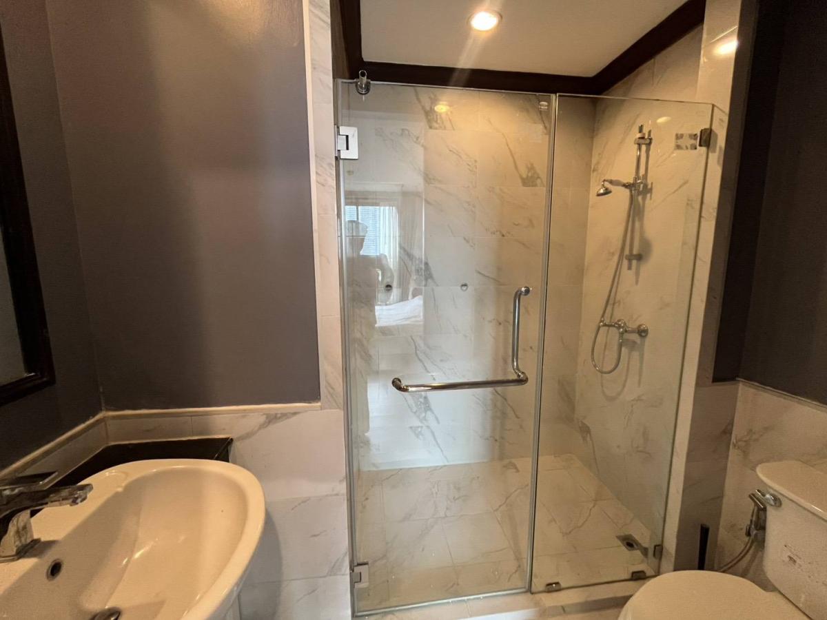 For SaleCondoSiam Paragon ,Chulalongkorn,Samyan : 03/04/2026, In the heart of Siam! The Reserve Kasemsan 3 1 bedroom 44 sq.m. ready to move in
For sale at 7.2 million baht or rent at 30,000 baht per month. Close to BTS National Stadium 0642748883