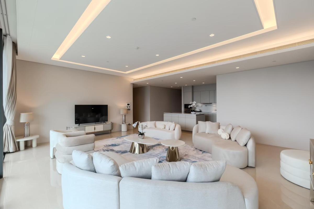 For SaleCondoWitthayu, Chidlom, Langsuan, Ploenchit : 03/04/2026, Luxury 5-Bed Condo @ The Residences Sindhorn Kempinski – For Sale 129M / Rent 650K
Prime BTS Chidlom Location, 359 sqm of Elegance and Space! 0642748883